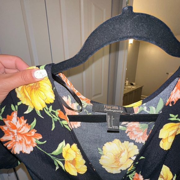 Forever 21 floral dress - Picture 3 of 4
